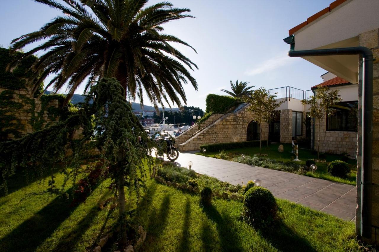 Hotel International Rab Town Bagian luar foto