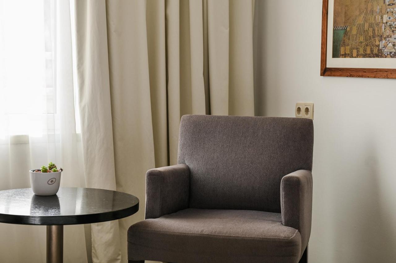 Hotel International Rab Town Bagian luar foto