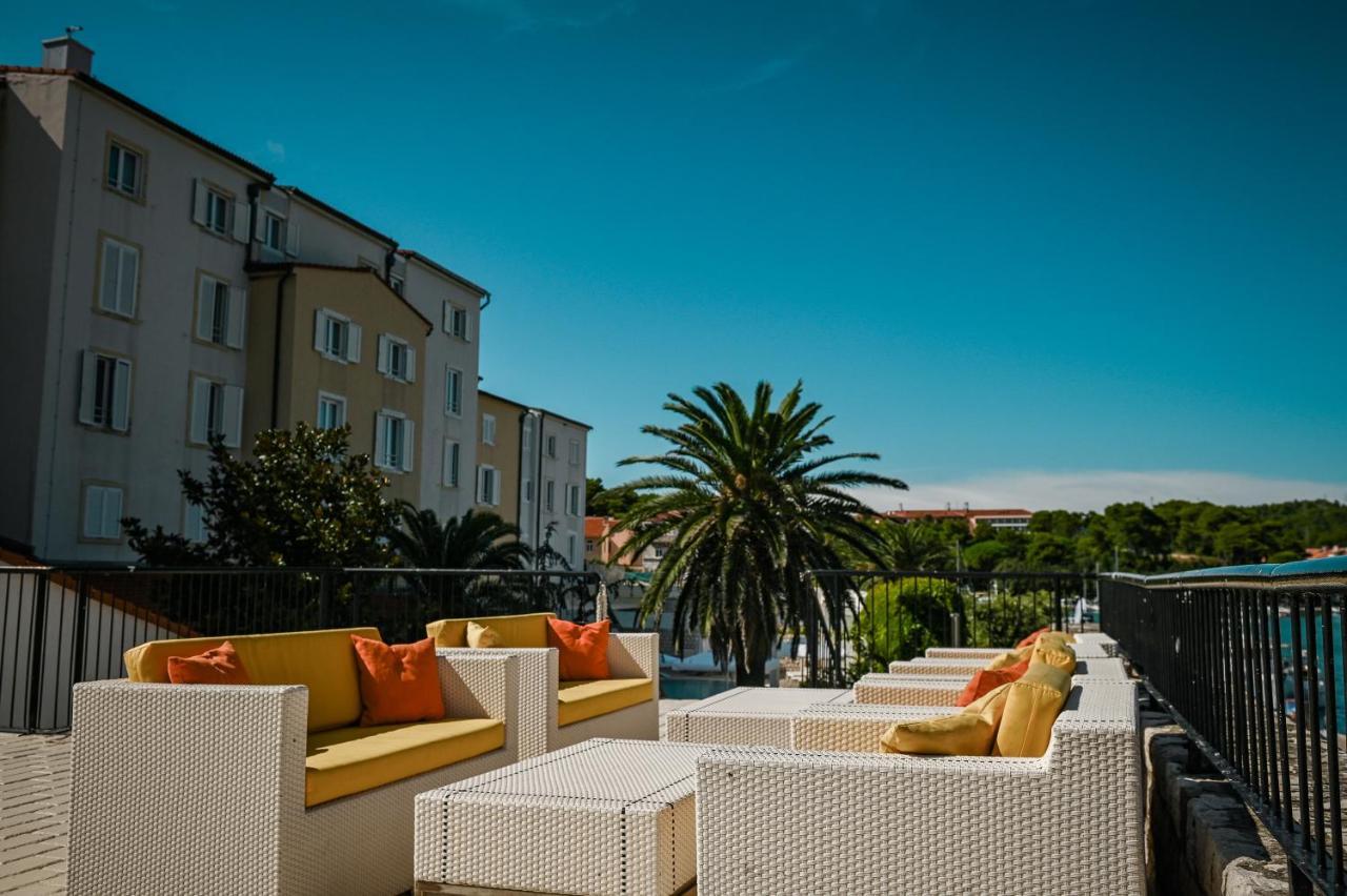 Hotel International Rab Town Bagian luar foto