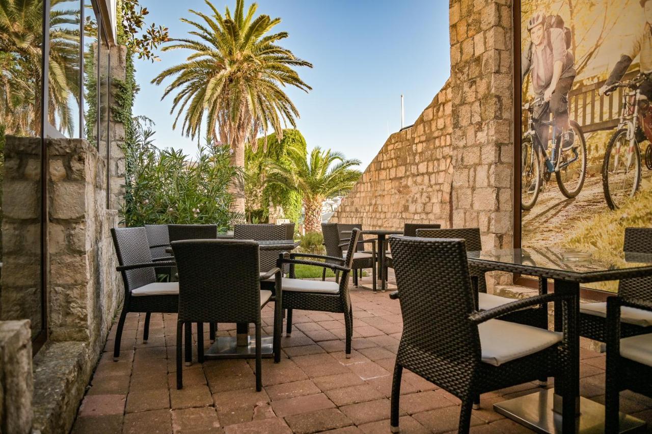 Hotel International Rab Town Bagian luar foto