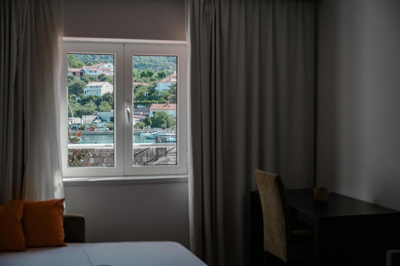 Hotel International Rab Town Bagian luar foto