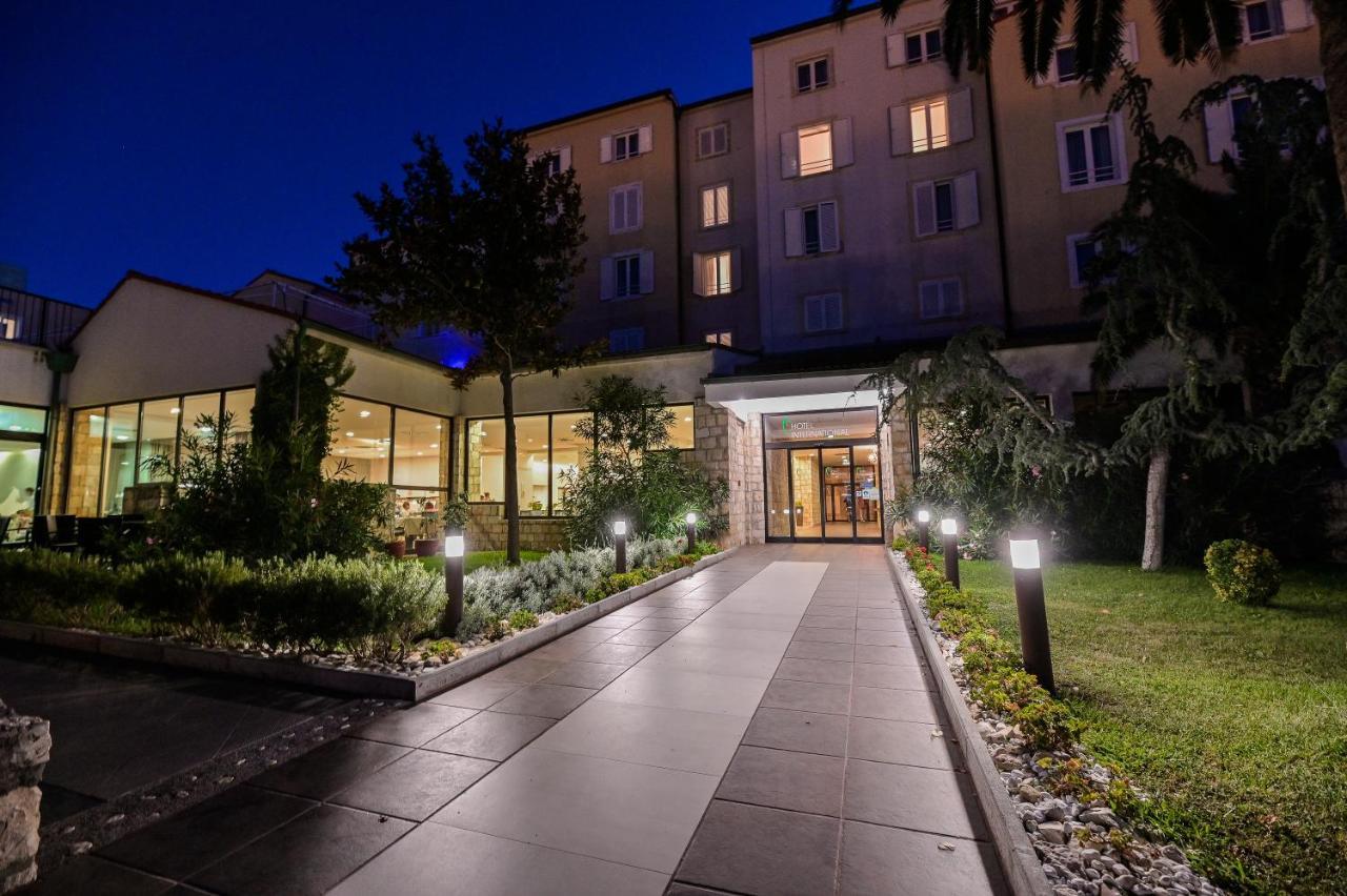 Hotel International Rab Town Bagian luar foto