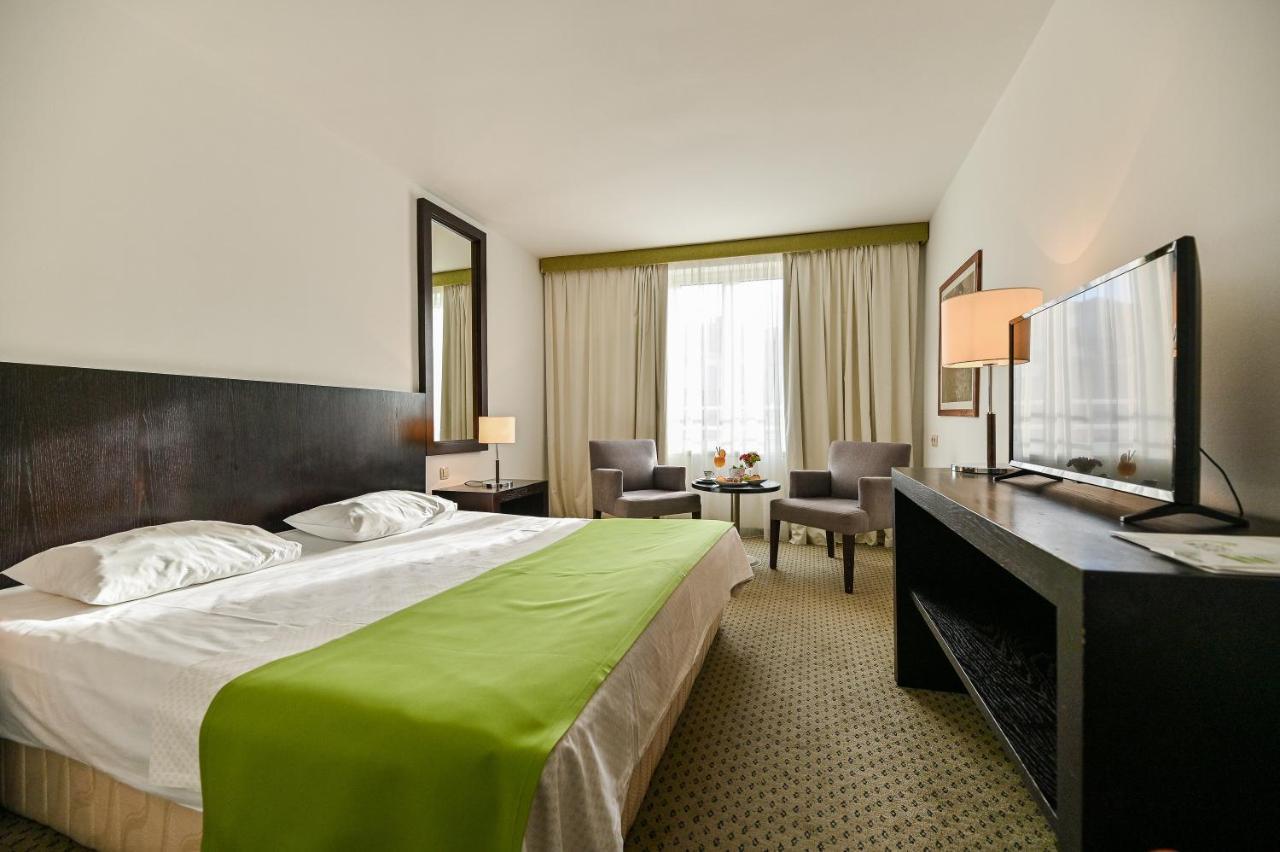 Hotel International Rab Town Bagian luar foto