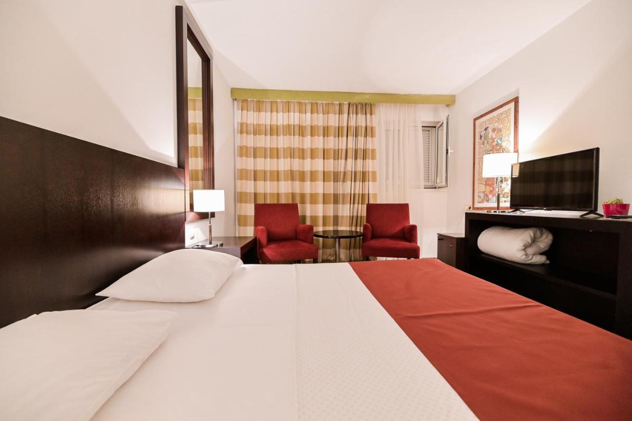 Hotel International Rab Town Bagian luar foto