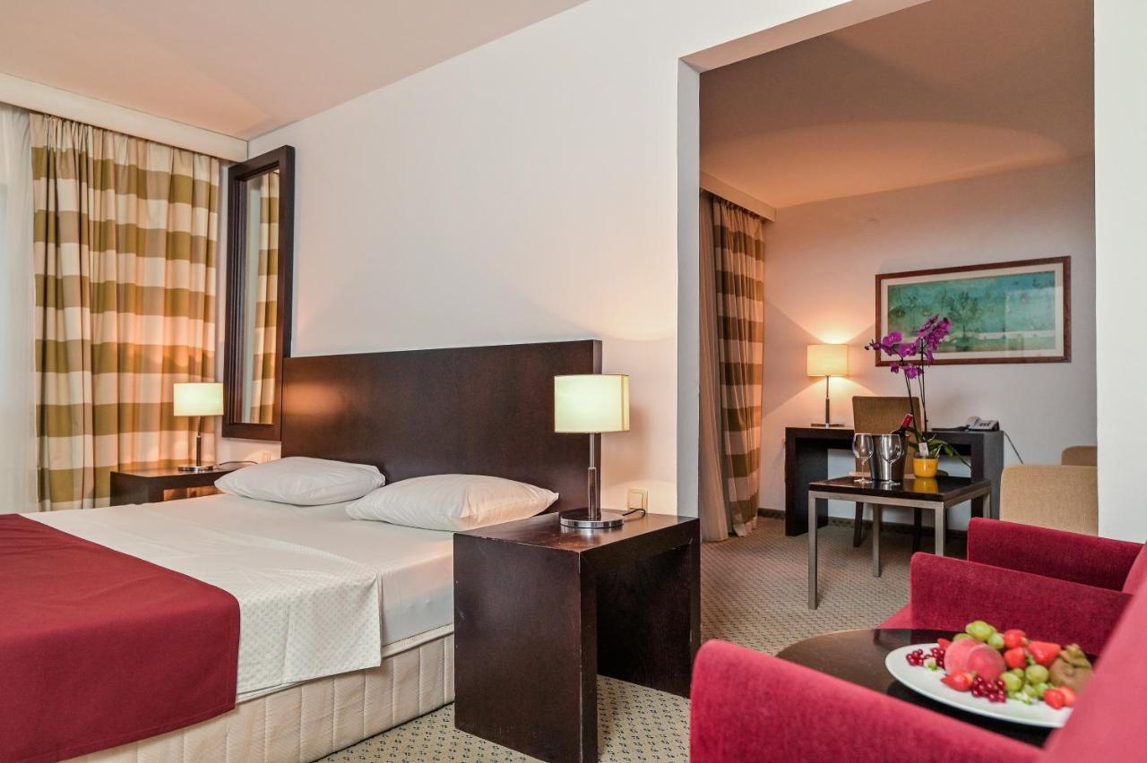 Hotel International Rab Town Bagian luar foto