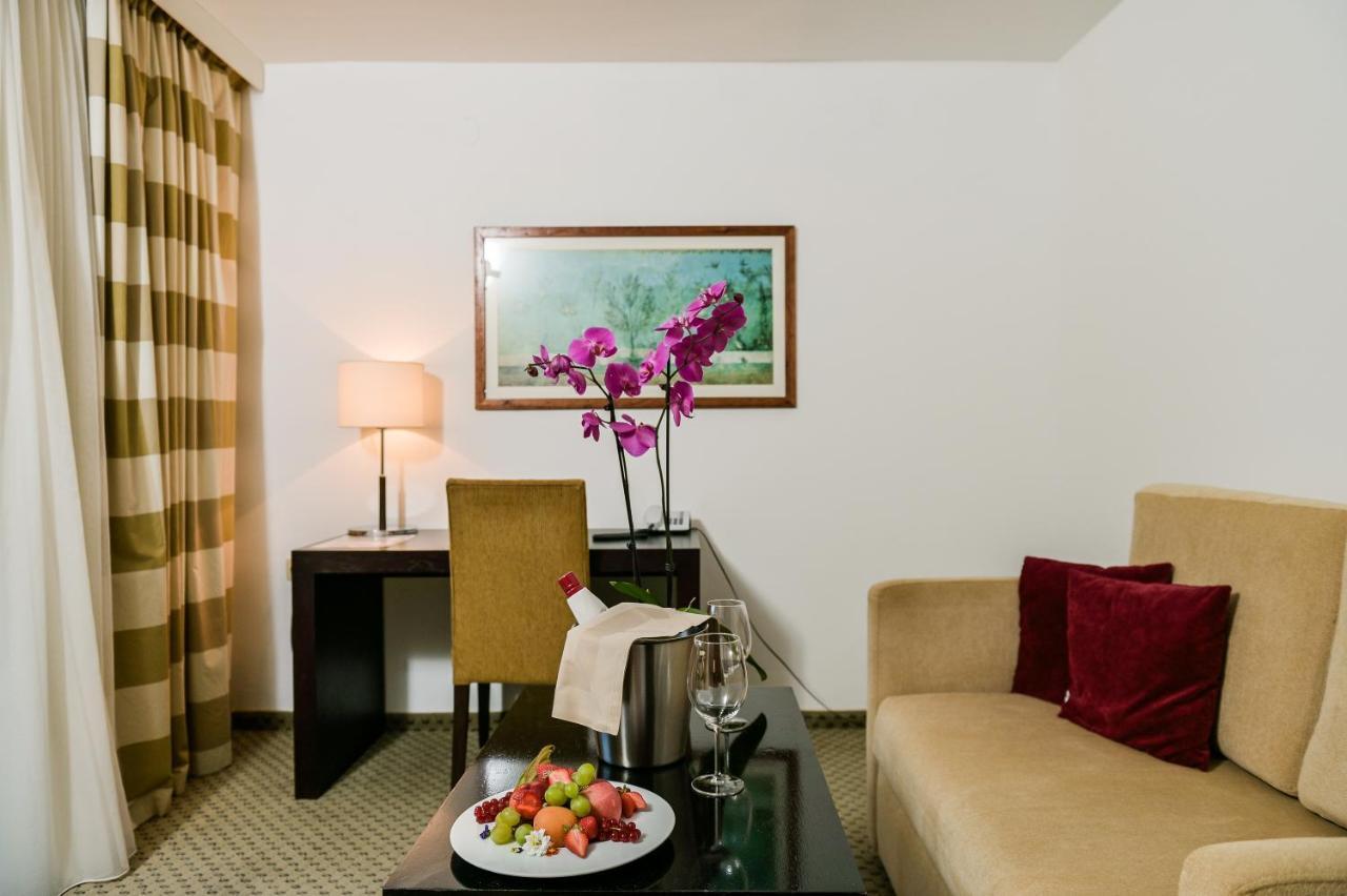 Hotel International Rab Town Bagian luar foto